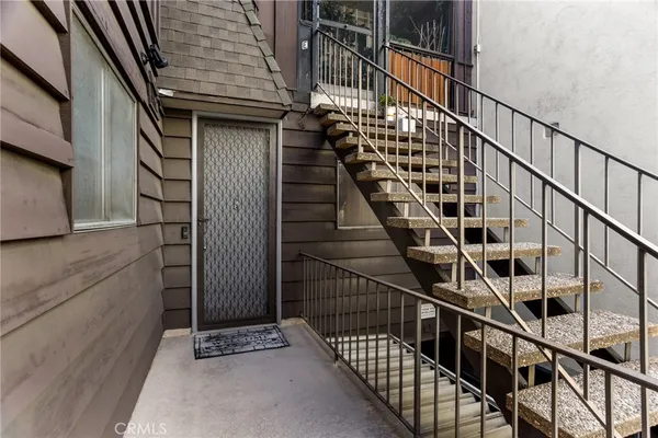 $900,000 | 615 East Olive Avenue, Unit A, Burbank, CA 91501