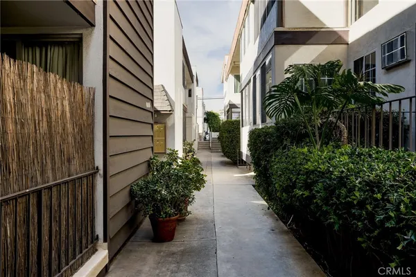 $900,000 | 615 East Olive Avenue, Unit A, Burbank, CA 91501
