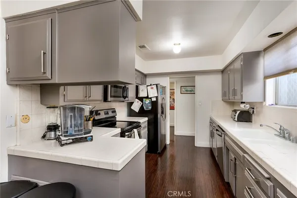 $900,000 | 615 East Olive Avenue, Unit A, Burbank, CA 91501
