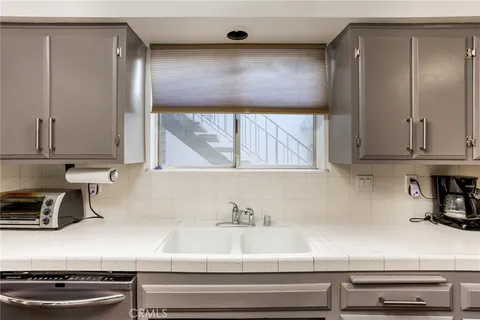 $950,000 | 615 East Olive Avenue, Unit A, Burbank, CA 91501