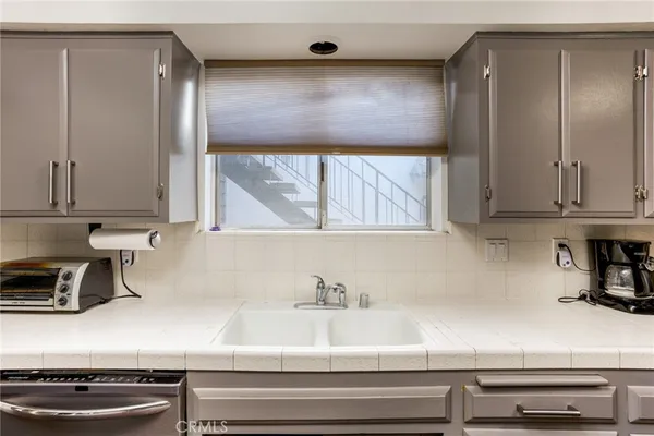 $900,000 | 615 East Olive Avenue, Unit A, Burbank, CA 91501