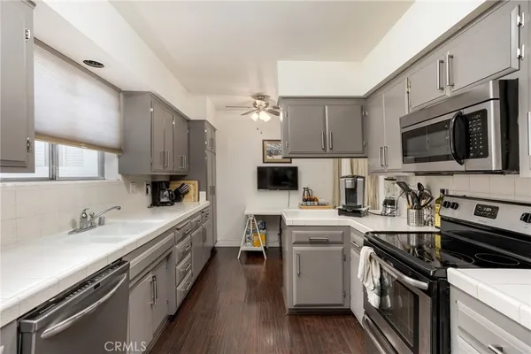 $900,000 | 615 East Olive Avenue, Unit A, Burbank, CA 91501