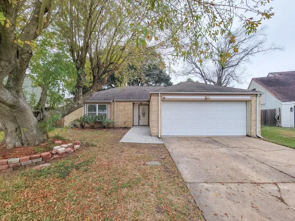$2,100 | 10010 Sagecanyon Drive, Houston, TX 77089