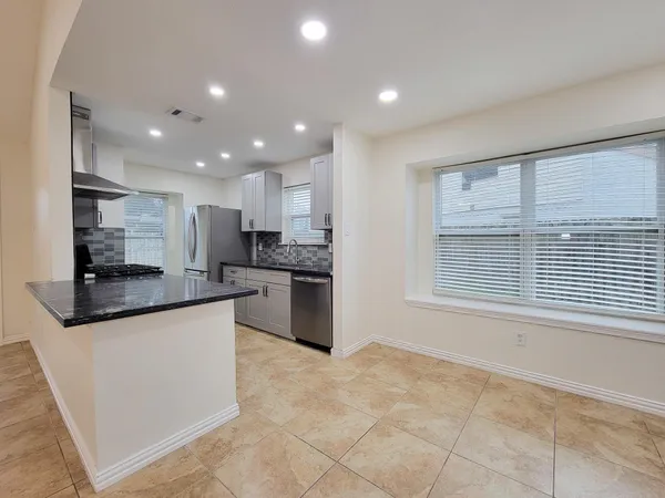 $2,100 | 10010 Sagecanyon Drive, Houston, TX 77089