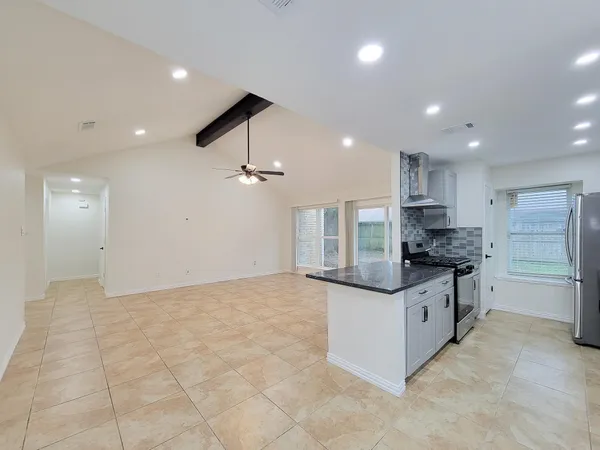 $2,100 | 10010 Sagecanyon Drive, Houston, TX 77089