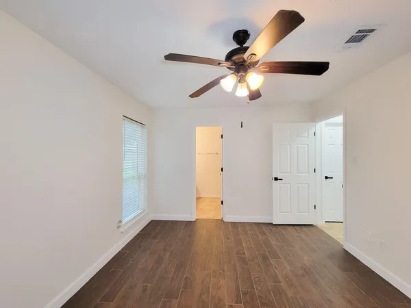 $2,100 | 10010 Sagecanyon Drive, Houston, TX 77089