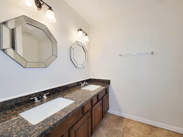 $2,100 | 10010 Sagecanyon Drive, Houston, TX 77089