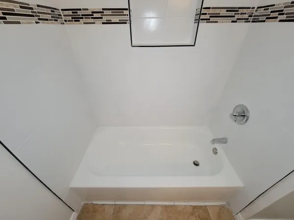 $2,100 | 10010 Sagecanyon Drive, Houston, TX 77089