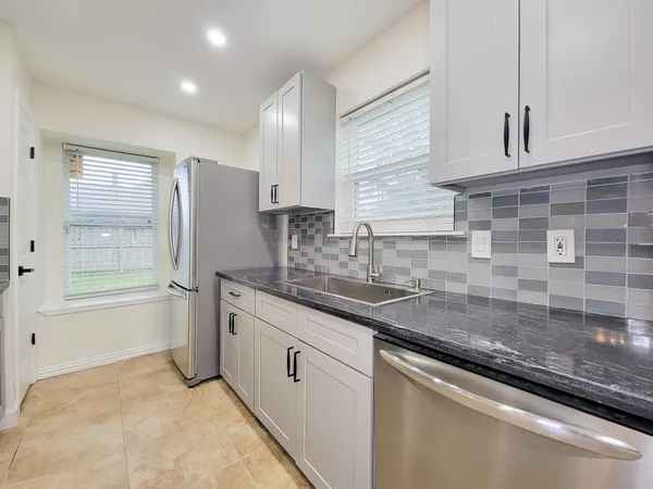 $2,100 | 10010 Sagecanyon Drive, Houston, TX 77089