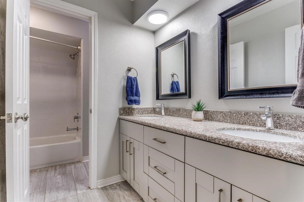 10014 Silver Creek Road Dallas, TX 75243 - Photo 16 of 19 Jack n Jill bath