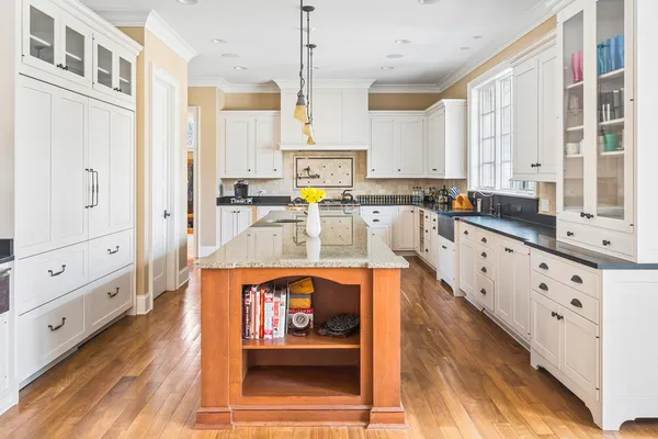 $3,895,000 | 1300 Abington Cambs Drive, Lake Forest, IL 60045