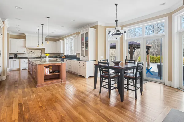 $3,895,000 | 1300 Abington Cambs Drive, Lake Forest, IL 60045