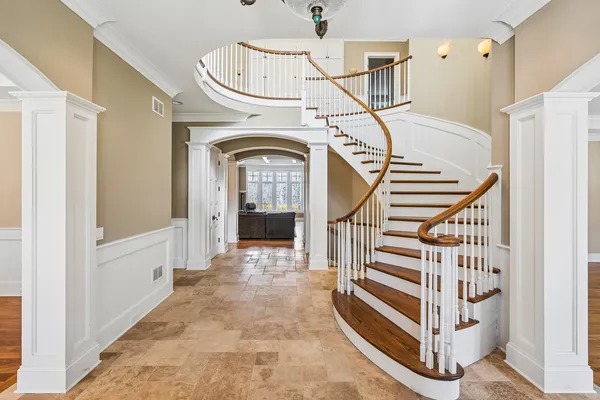 $3,895,000 | 1300 Abington Cambs Drive, Lake Forest, IL 60045