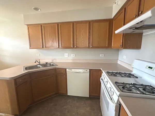 $2,200 | 2503 Dickens Drive, Unit 2503, Aurora, IL 60503