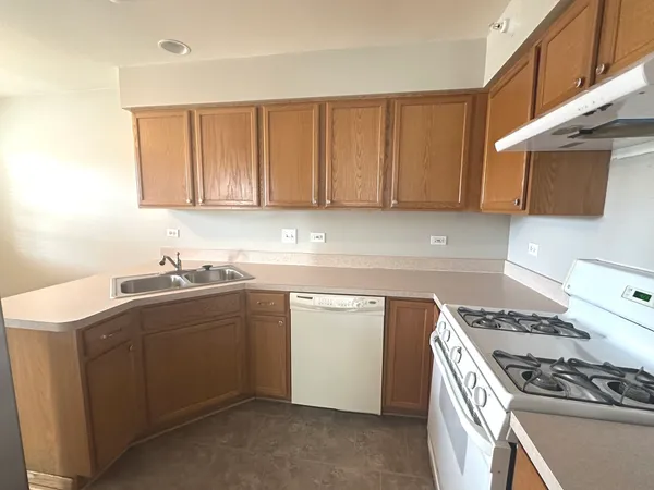 $2,200 | 2503 Dickens Drive, Unit 2503, Aurora, IL 60503