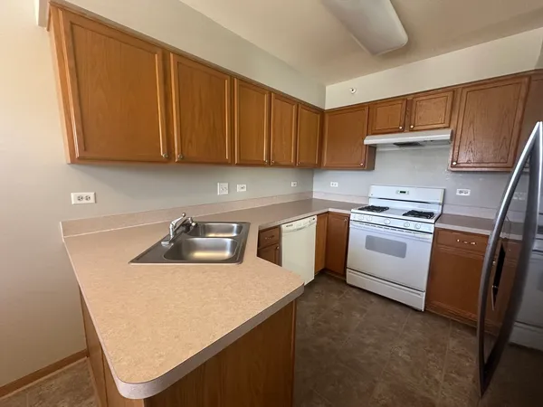 $2,200 | 2503 Dickens Drive, Unit 2503, Aurora, IL 60503