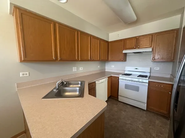 $2,200 | 2503 Dickens Drive, Unit 2503, Aurora, IL 60503