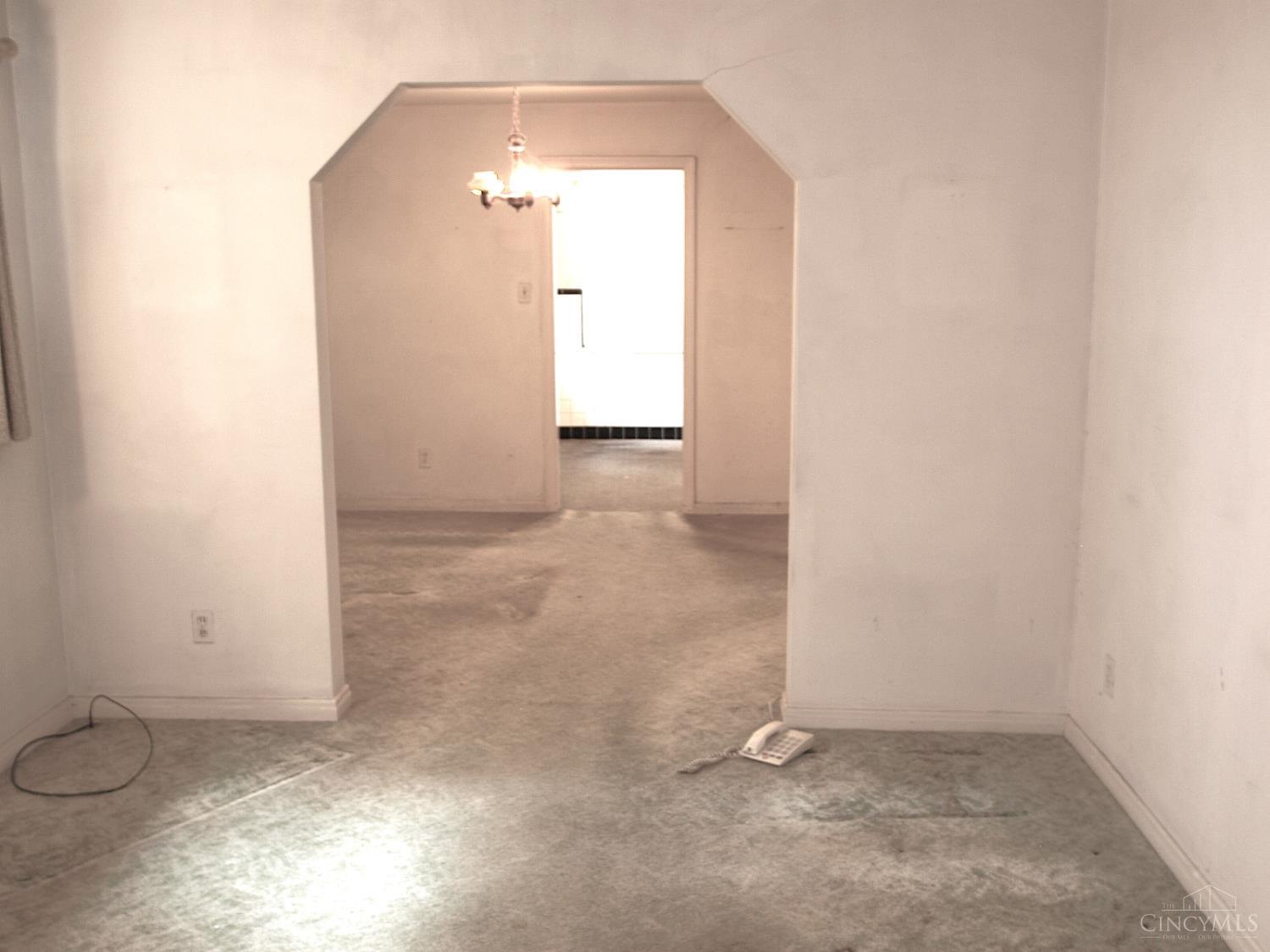 1646 Quebec Road Cincinnati, OH 45205 - Photo 7 of 19