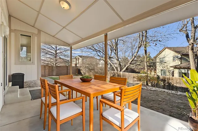 a view of a yard in front of house