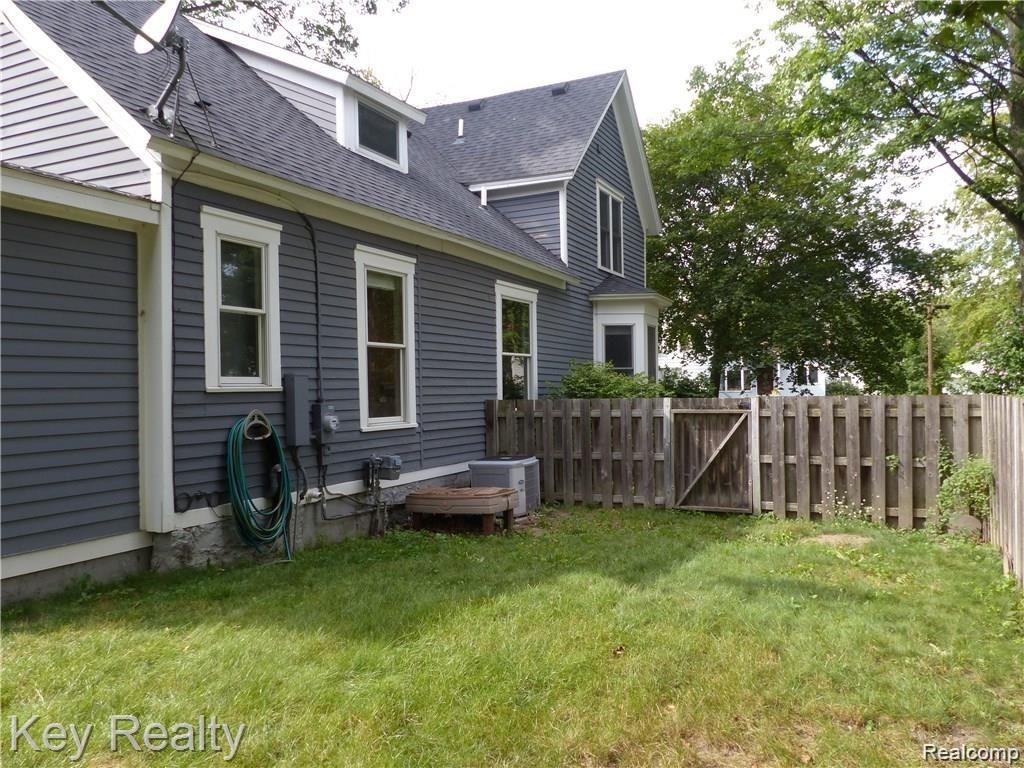521 West Washington Street Howell, MI 48843 - Photo 2 of 34