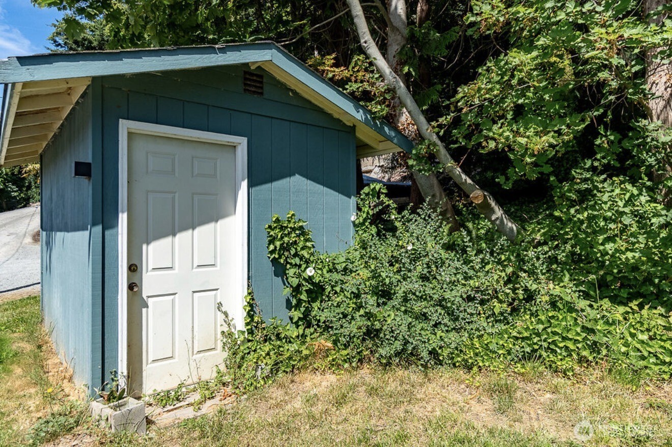 196 Edgebluff Road Camano Island, WA 98282 - Photo 10 of 20 Gallery Image 10
