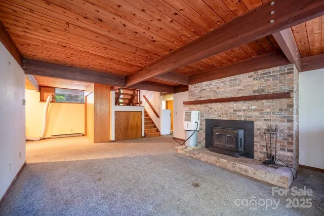 a view of a pathway with a garden