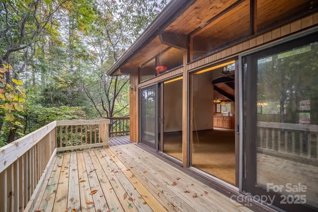 a view of an entrance of the house