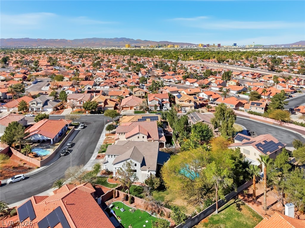 318 Lindbrook Street Henderson, NV 89074 - Photo 7 of 64