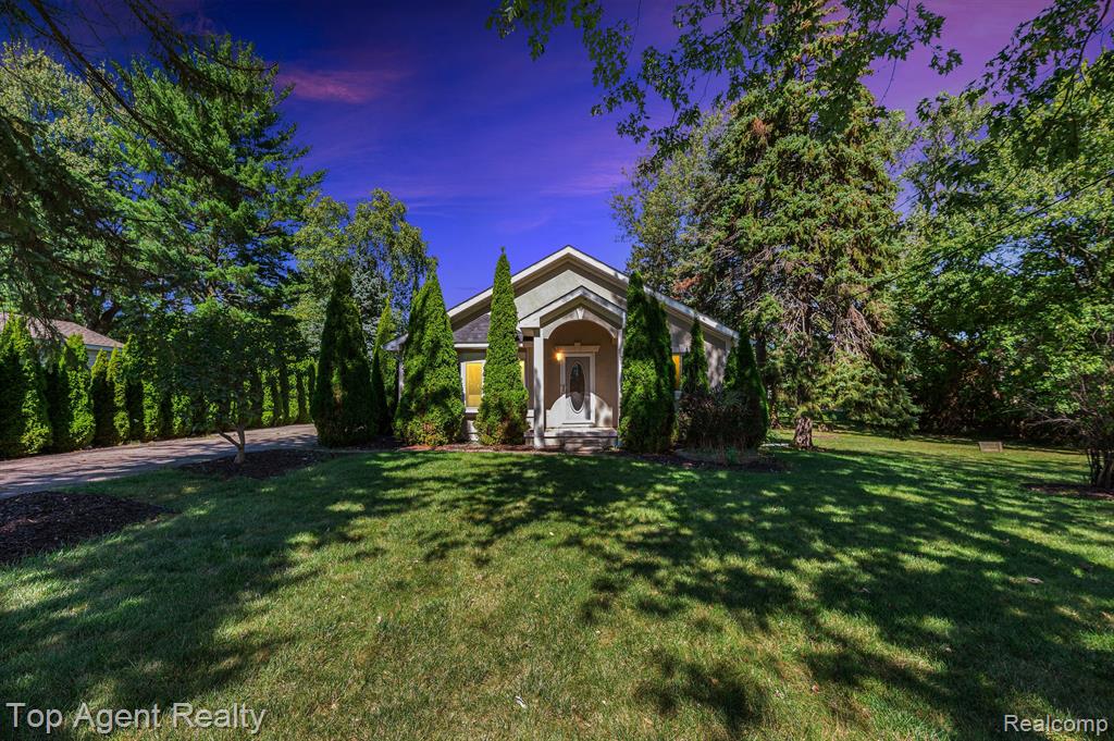 110 Wabash Road Rochester Hills, MI 48307 - Photo 2 of 35