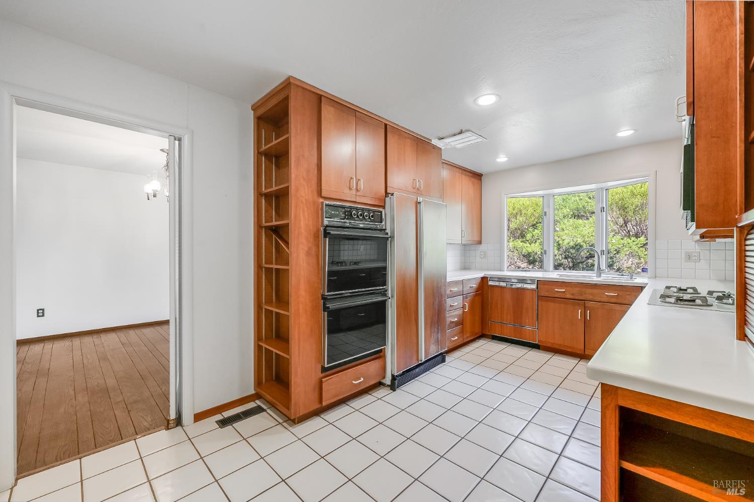 1008 Erica Road Mill Valley, CA 94941 - Photo 11 of 32 Gallery Image 11