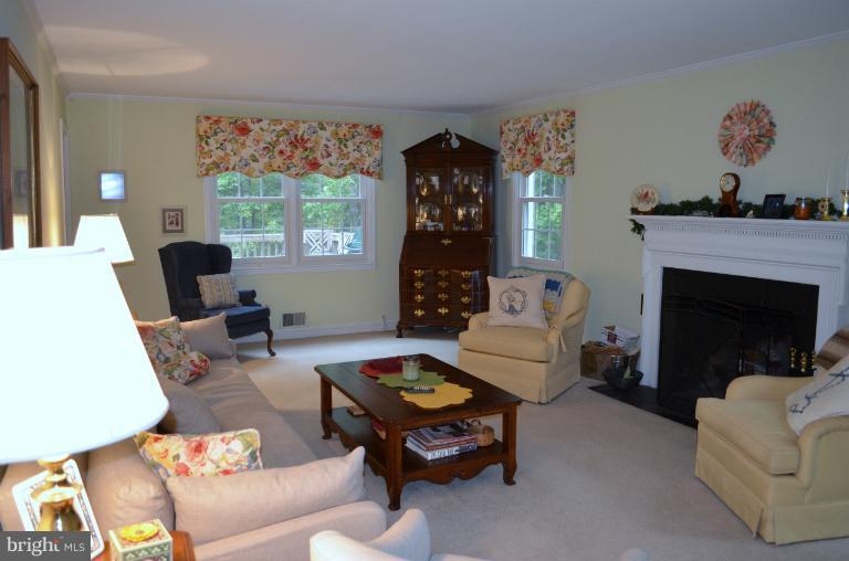 727 Chapel Ridge Road Lutherville-Timonium, MD 21093 - Photo 5 of 23 Living Room