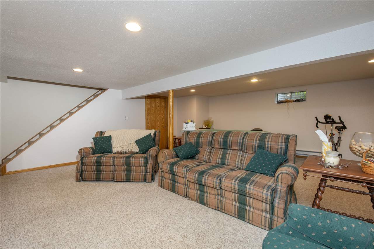 8488 Grange Hall Road Garden Prairie, IL 61038 - Photo 28 of 35 a living room with furniture