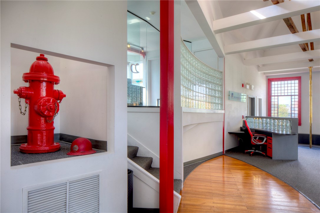 25 Mill Street Newport, RI 02840 - Photo 11 of 46 Second floor office space.