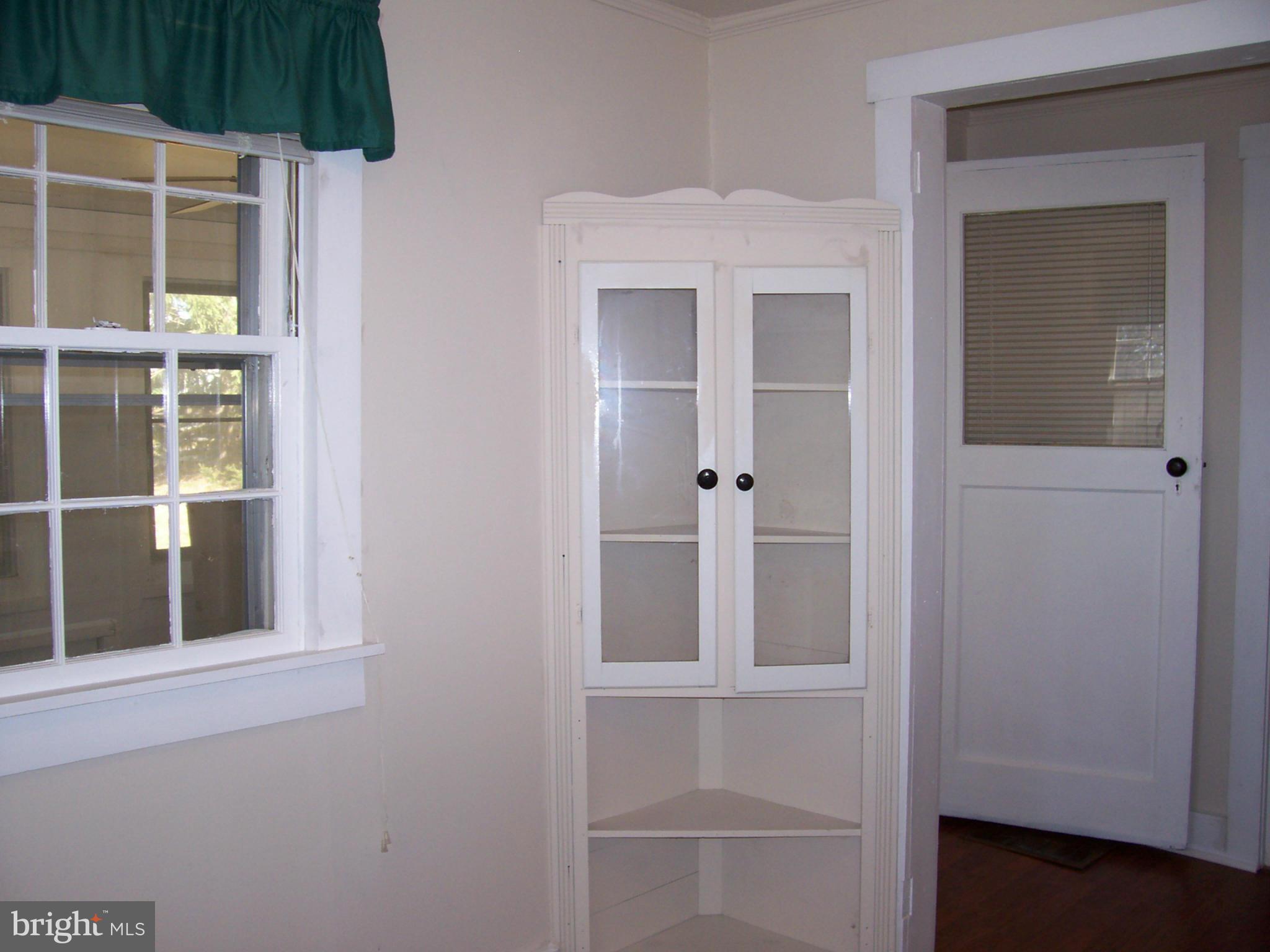 412 Lincoln Road Middleburg, VA 20117 - Photo 5 of 26 Kitchen built-in cabinet