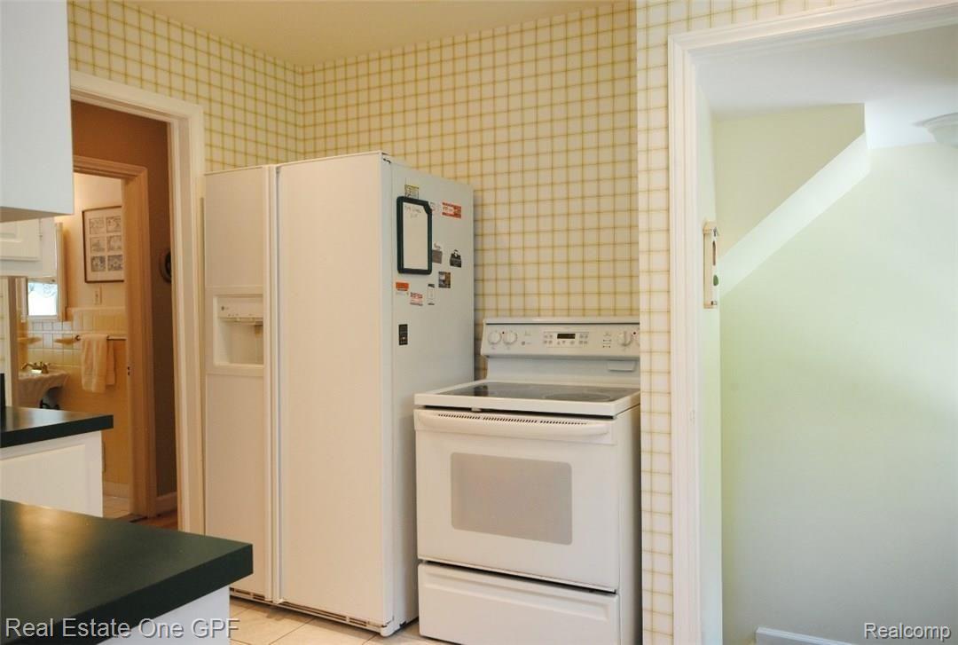 1325 Roslyn Road Grosse Pointe, MI 48236 - Photo 9 of 33 DSC_3761.jpg