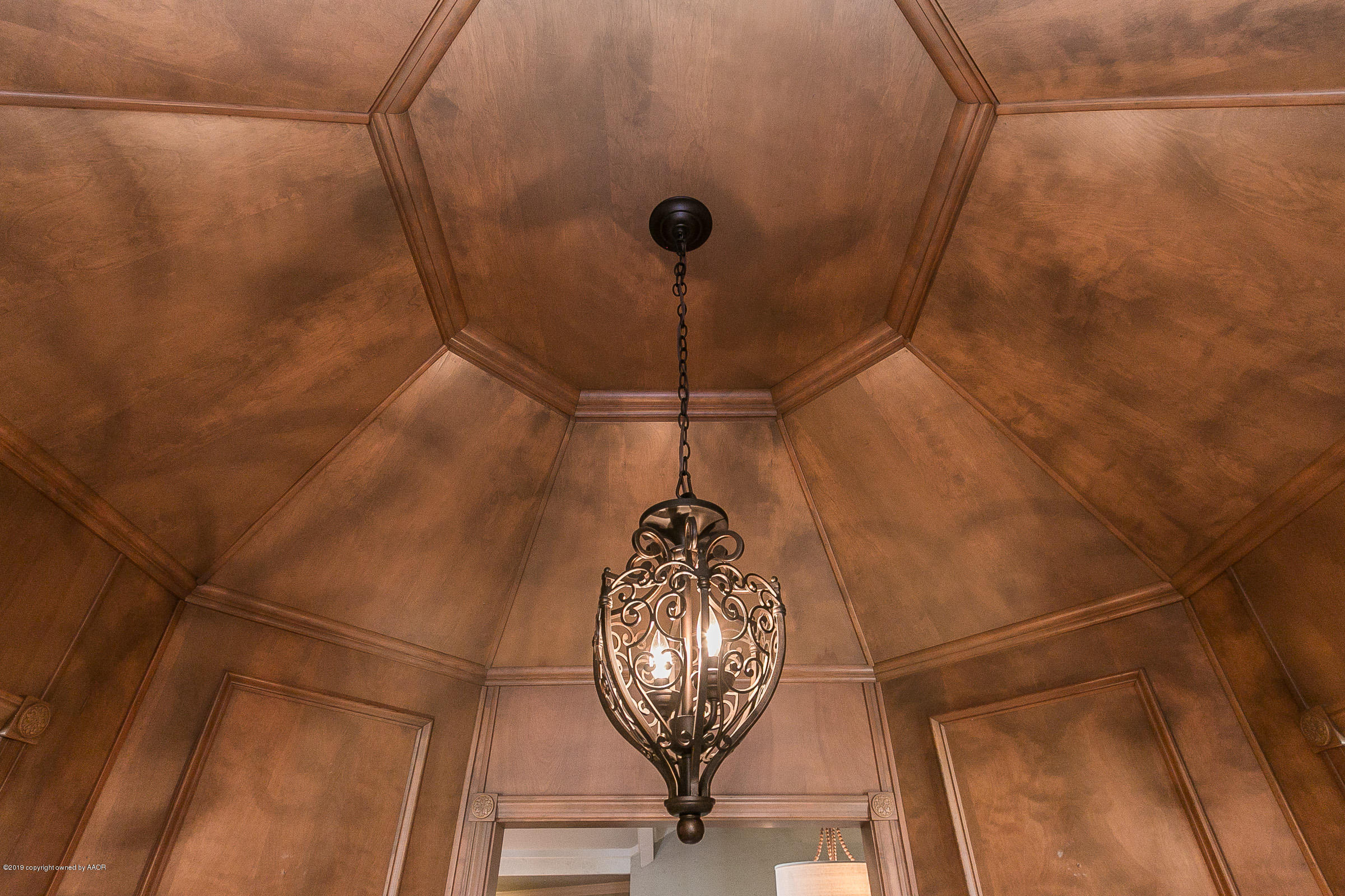6122 Belpree Road Amarillo, TX 79106 - Photo 17 of 34 Entry Ceiling