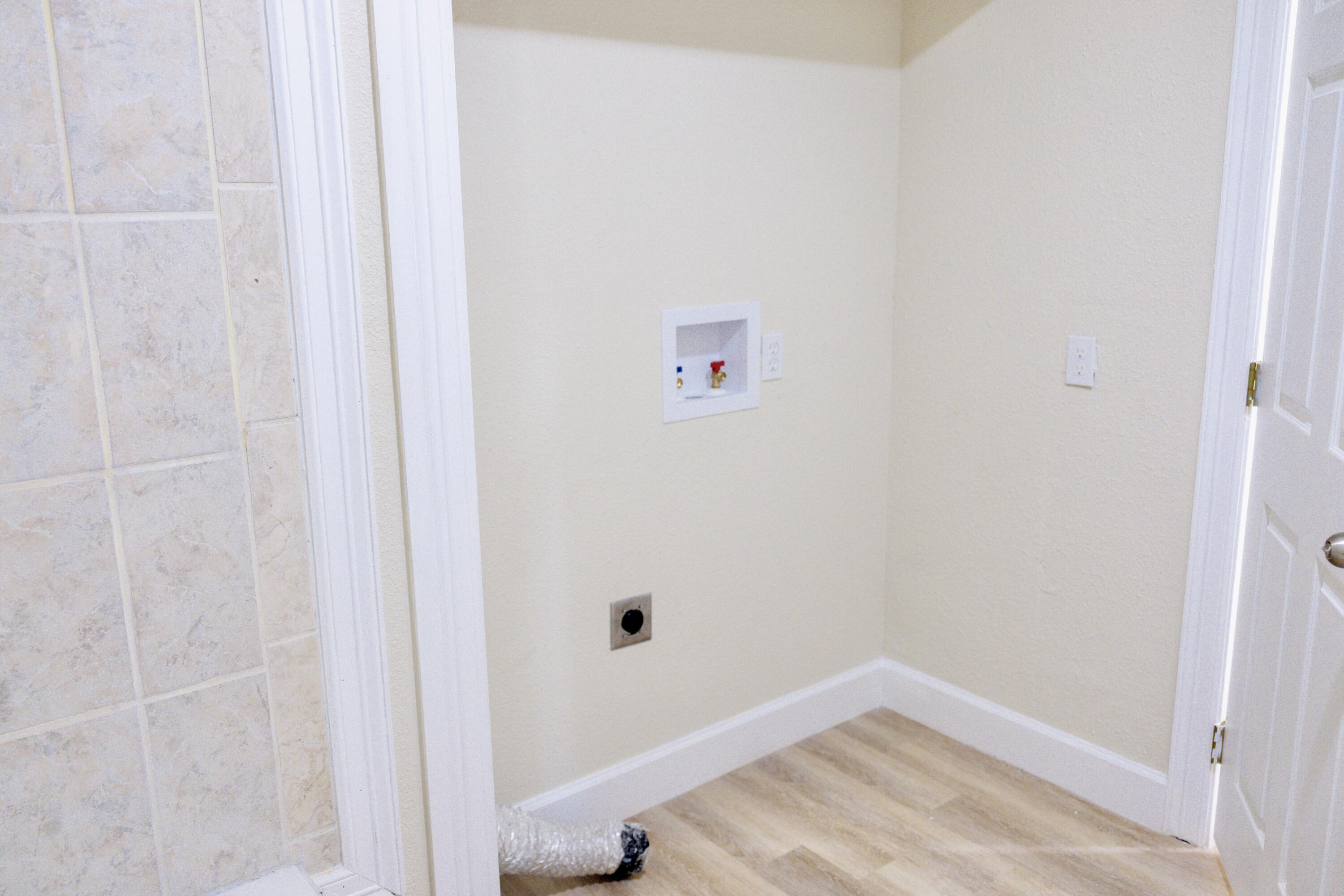 1410 West 8th Street Plainview, TX 79072 - Photo 18 of 24 a view of a small space