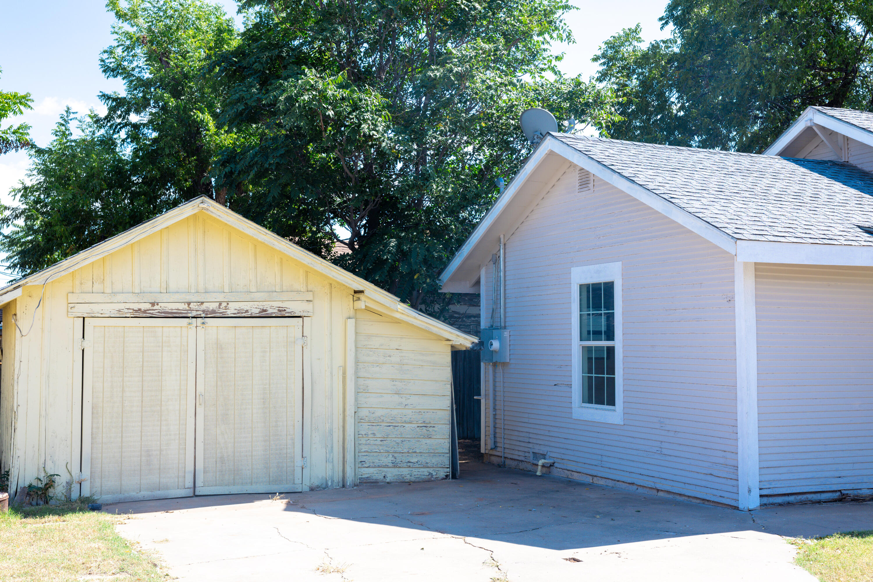 1410 West 8th Street Plainview, TX 79072 - Photo 23 of 24 a view of backyard of house