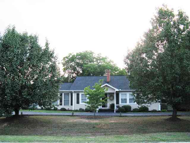 3427 Highway 252 Honea Path, SC 29654 - Photo 11 of 23