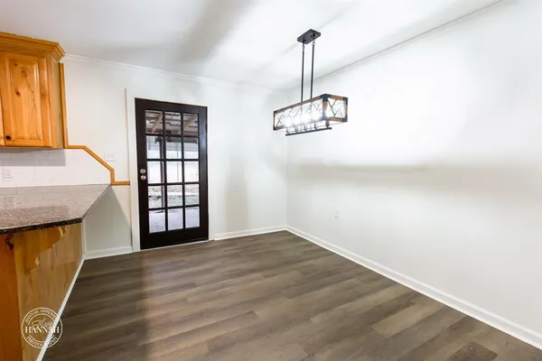 a view of empty room with windows and entryway