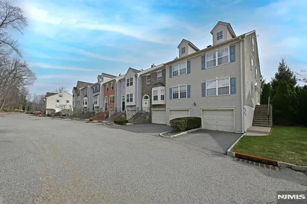 $598,000 | 884 Somerset Court, Ramsey, NJ 07446