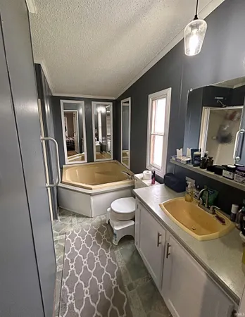$160,000 | 205 South Oak Street, Loogootee, IN 47553