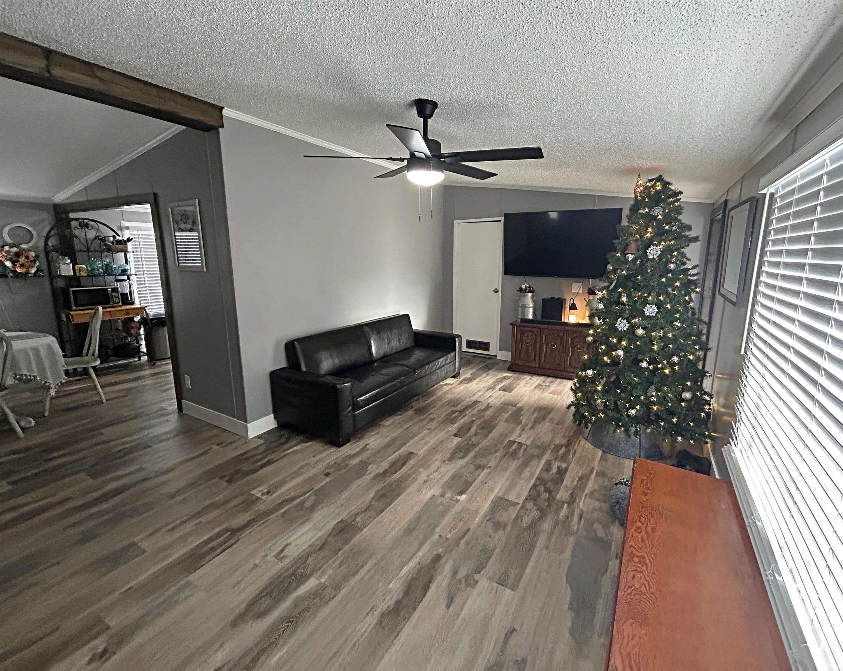 205 South Oak Street Loogootee, IN 47553 - Photo 4 of 26