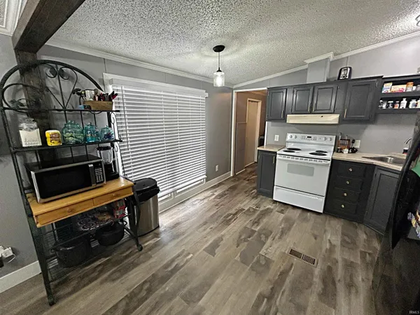 $160,000 | 205 South Oak Street, Loogootee, IN 47553