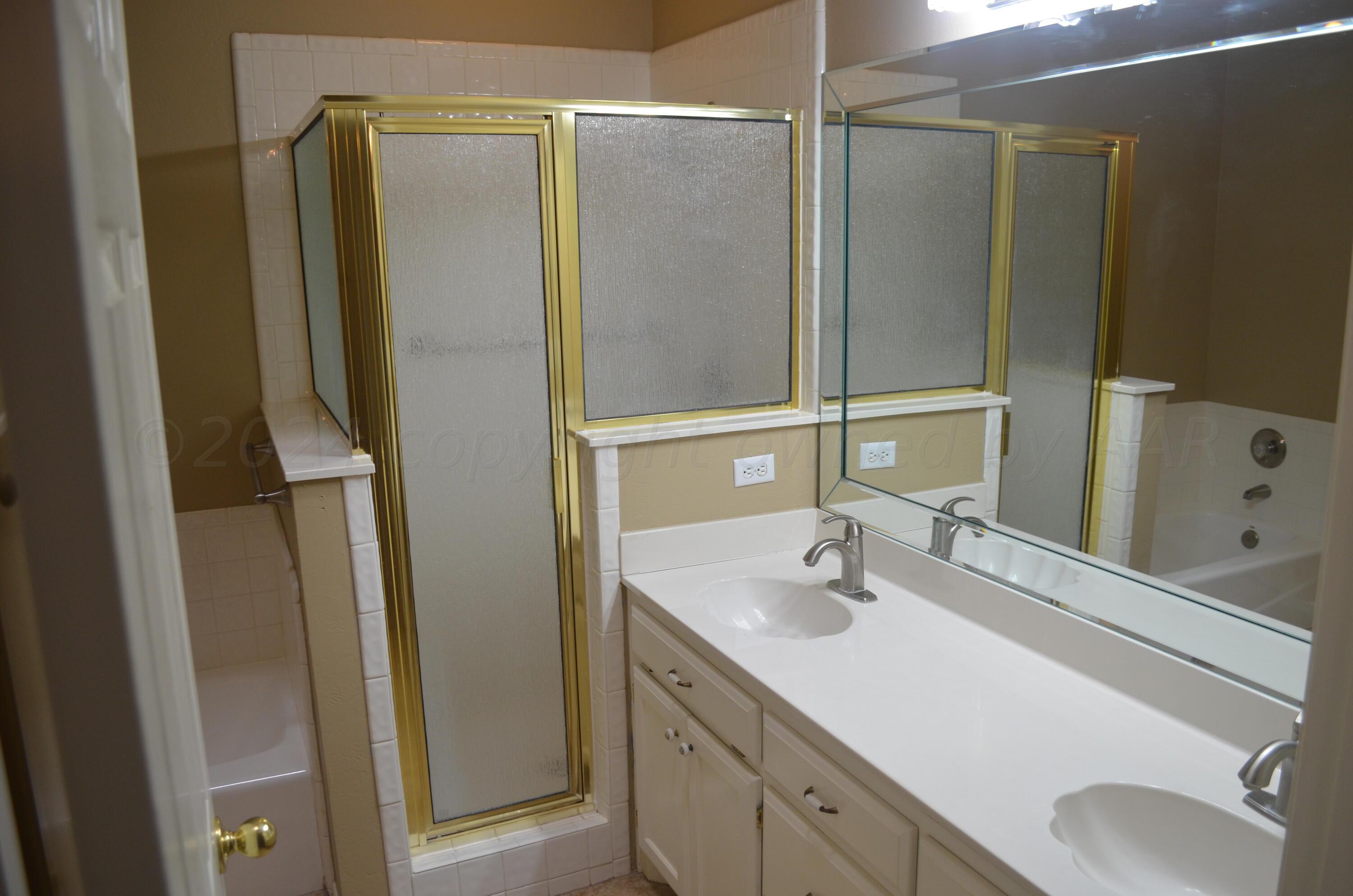 3509 West Point Drive Amarillo, TX 79121 - Photo 11 of 19 15-master bath