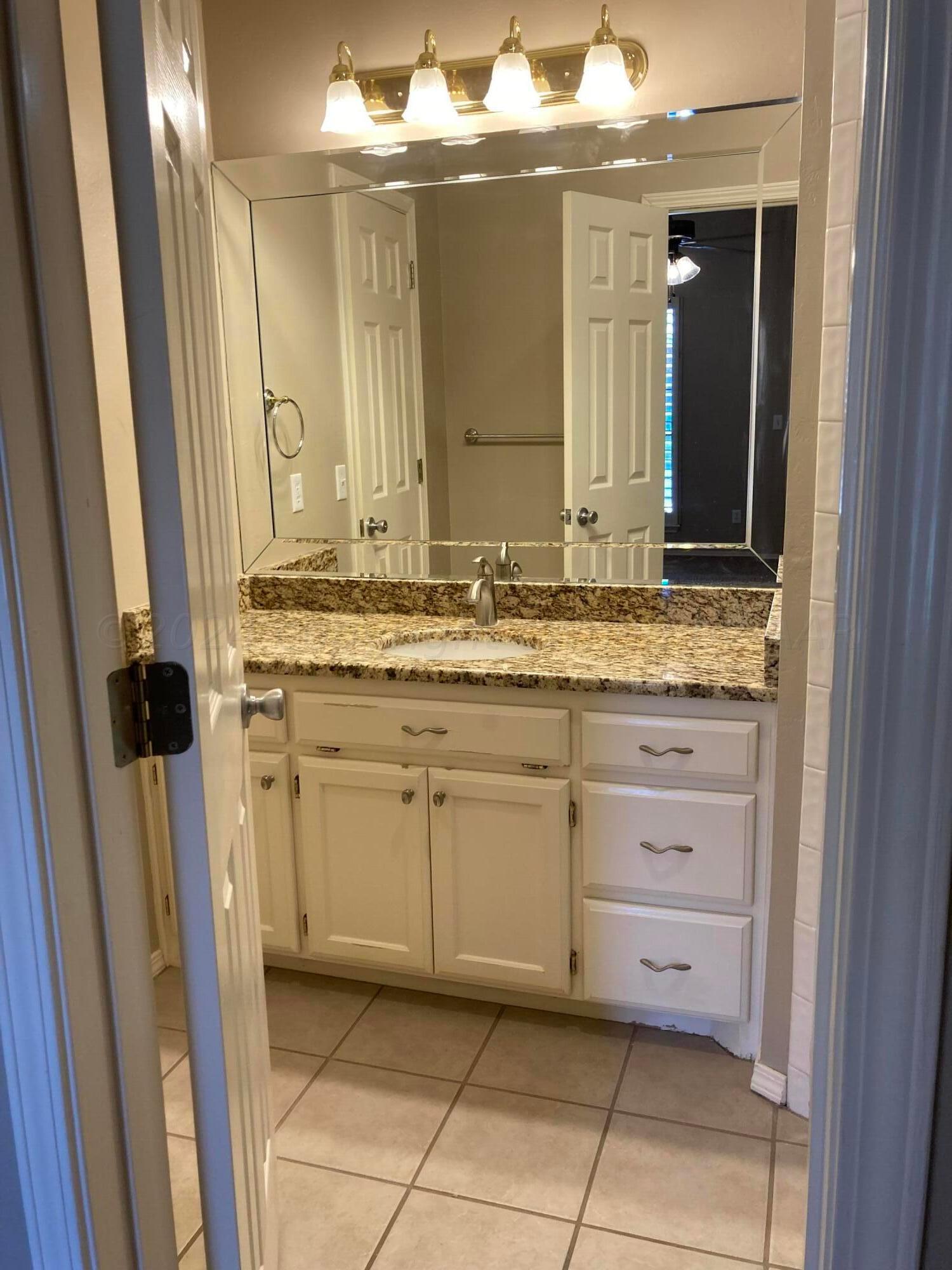 3509 West Point Drive Amarillo, TX 79121 - Photo 13 of 19 17-guest bath