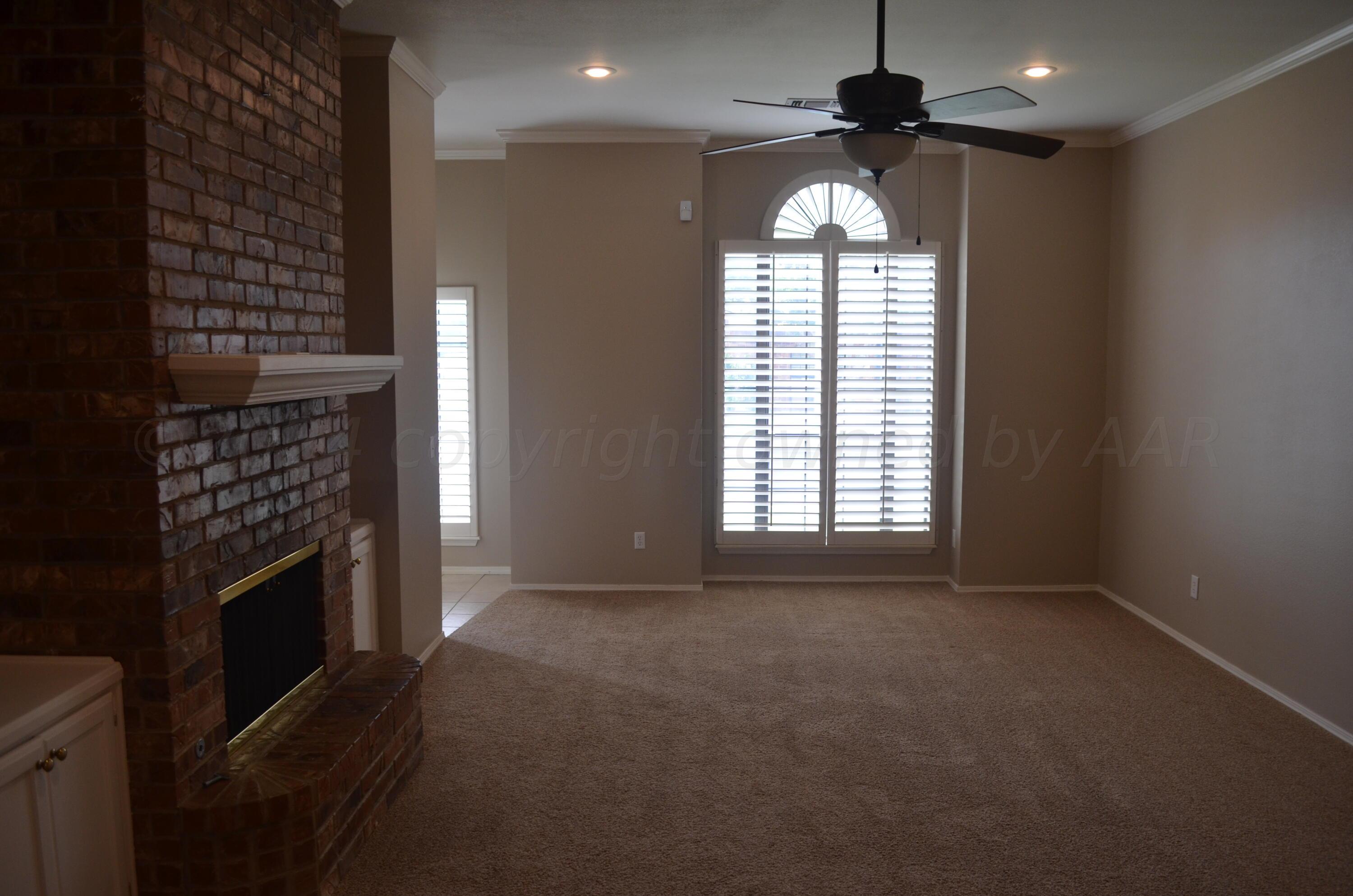 3509 West Point Drive Amarillo, TX 79121 - Photo 3 of 19 04-living room
