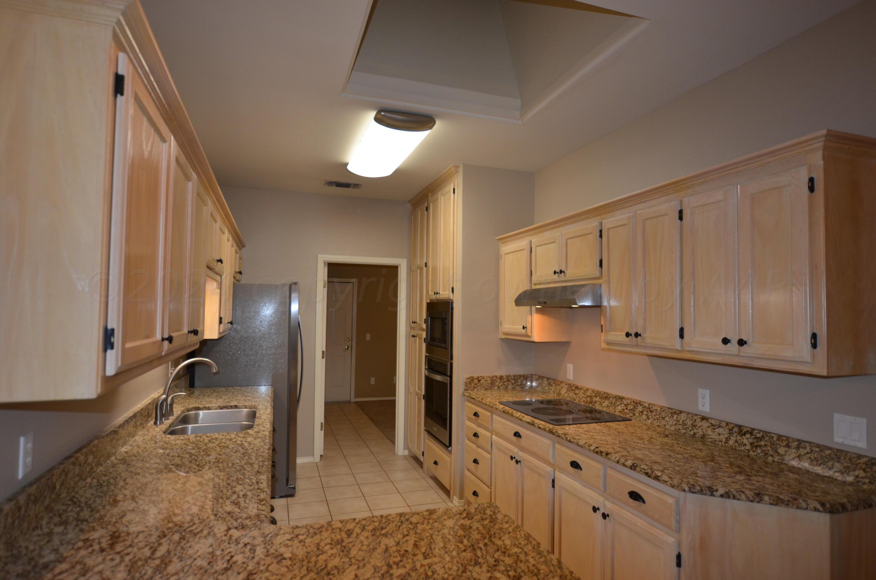 3509 West Point Drive Amarillo, TX 79121 - Photo 5 of 19 06-kitchen