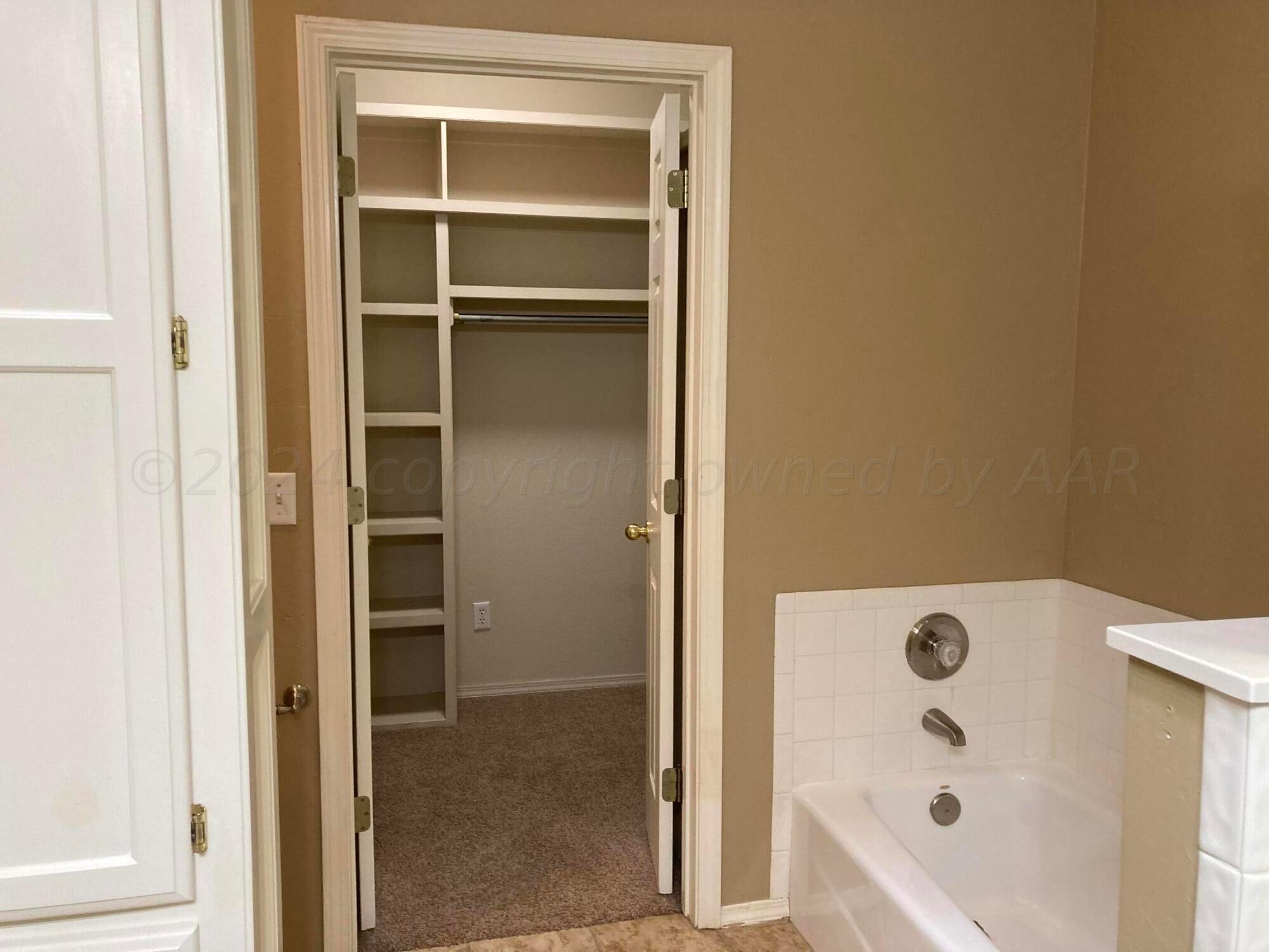 3509 West Point Drive Amarillo, TX 79121 - Photo 10 of 19 14-master bath