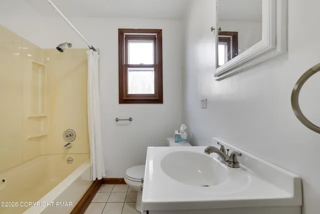 $1,800 | 122 Kocher Lane, Wind Gap, PA 18091